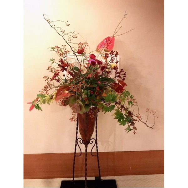 季節の枝物スタンド花